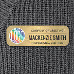 Bedrijf Logo Geborstelde Gouden Kleur Plastic Mede Naamplaatje<br><div class="desc">**Let op: de achtergrond is afgedrukt om er metallic uit te zien, maar het product is niet van metaal en is niet gegraveerd.** Geef uw bedrijf in stijl weer door personeel te voorzien van moderne en professionele aangepaste logo rechthoekige plastic naamlabels, beschikbaar met uw keuze van pin- of magnetische achterkant....</div>