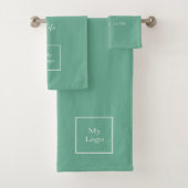 Bedrijf logo groen witte tekst badhanddoek bad handdoek (Insitu)