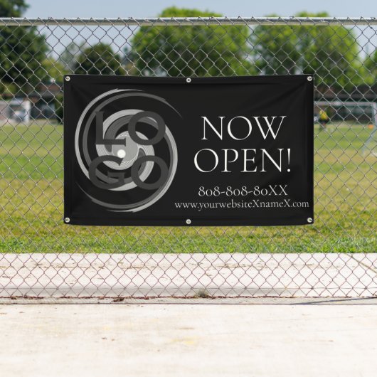 Bedrijf of Business Custom Logo Nu open op zwart Spandoek (Insitu)