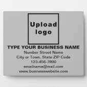 Bedrijfsinformatie over grijs rechthoekige plaat (Voorkant)