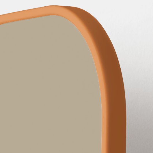 Bedrijfslook met een zakenman in pak en Stropdas Pickleball Paddle (Links Detail)