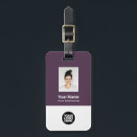 Bedrijfsmedewerker foto, streepjescode, Logo, naam Bagagelabel<br><div class="desc">Personaliseer dit aangepaste Bagagelabel voor werknemersnamen eenvoudig met foto, scanbarcode en zakelijke logo. Een eenvoudig bedrijfsontwerp in grimmige paarse kleuren volledig aanpasbaar in voor- en achtermaten, schreefloze basis- en moderne lettertypen en een professionele en duidelijke uitstraling. Ideaal als Employee Business Travel Gadgets, Travel Accessoires voor Professionals, Company Travel Security Bagage...</div>