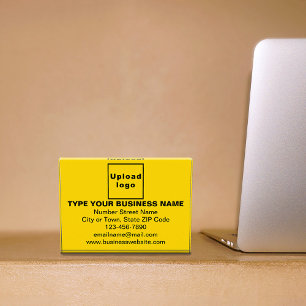 Bedrijfsmerk op geel rechthoekig fotoblok
