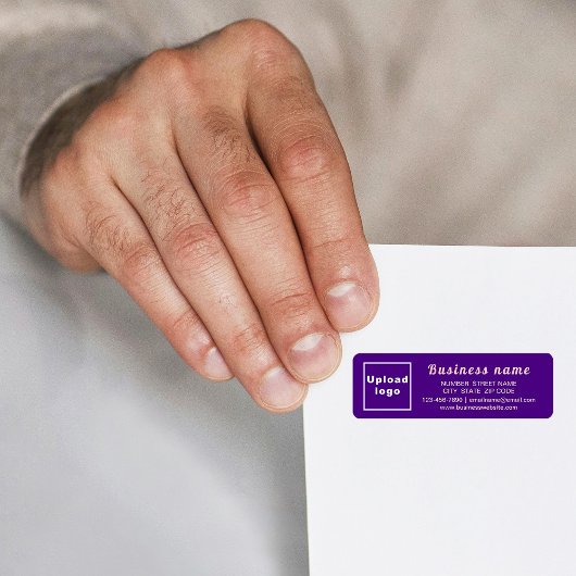 Bedrijfsmerk op label met Paars retouradres