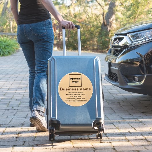 Bedrijfsmerk op Lichtbruin Groot Rond Vinyl Sticker (Koffer Insitu)