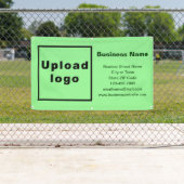 Bedrijfsmerk op lichtgroene rechthoekbanner spandoek (Insitu)