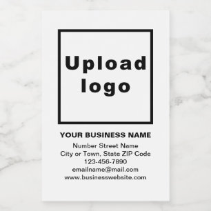 Bedrijfsmerk op wit etiket van kleine wijngrootte