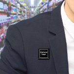 Bedrijfsnaam en Logo Black Square Button<br><div class="desc">Vierkante knoop die u kunt aanpassen om uw bedrijfsnaam en logo te zetten. U kunt deze knoop als uniform toebehoren van uw personeel gebruiken. U kunt het ook gebruiken als verpakkingsaccessoire. U kunt het in uw marketing materialen ook opnemen om uw zaken te adverteren of uw merknaam aan uw klanten...</div>