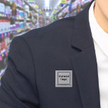 Bedrijfsnaam en Logo Grijze vierkant Button<br><div class="desc">Vierkante knoop die u kunt aanpassen om uw bedrijfsnaam en logo te zetten. U kunt deze knoop als uniform toebehoren van uw personeel gebruiken. U kunt het ook gebruiken als verpakkingsaccessoire. U kunt het in uw marketing materialen ook opnemen om uw zaken te adverteren of uw merknaam aan uw klanten...</div>