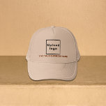 Bedrijfsnaam en Logo Khaki Trucker Hat Trucker Pet<br><div class="desc">Trucker dat u kunt aanpassen om uw bedrijfsnaam te zetten. Je kunt het als weggegeven object of cadeau aan je klanten geven. Je kunt het ook opnemen in je marketingmaterialen om reclame te maken voor je bedrijf of in je promotionele producten om je merknaam te promoten. Trucker dat met uw...</div>