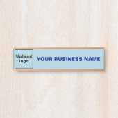 Bedrijfsnaam en Logo op Lichtblauw Hanging Deurbordje (Voorkant)