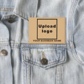 Bedrijfsnaam en Logo op Lichtbruine Rechthoek Button (Insitu)