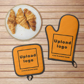 Bedrijfsnaam en Logo op Oranje kleur Ovenwant & Pannenlap Set