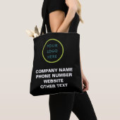 Bedrijfsnaam en Logo Qr-code op zwart Tote Bag (Dichtbij)