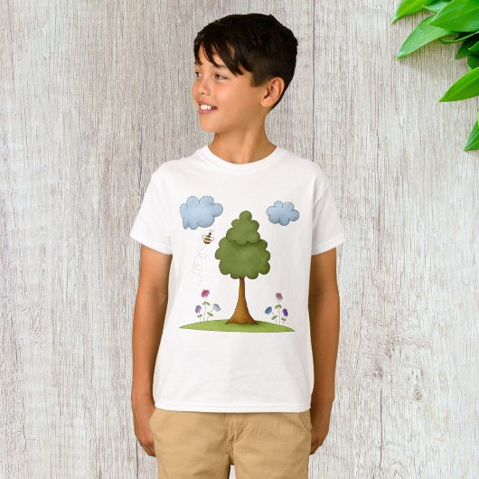 Bee and Tree Natuur Scene met Bloemen en Wolken T-shirt