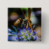Bee Aware 2-inch vierkant Button (Voorkant)