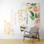 Bee Day Bumblebee Verjaardag roze bloemenbanner Wandkleed (In Situ (horizontaal))