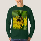 Bee Feasting on Butterfly Weed Wildflowers T-shirt (Voorkant)