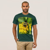 Bee Feasting on Butterfly Weed Wildflowers T-shirt (Voorkant volledig)