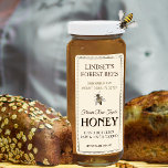 Bee Honey Label Hand gebotteld Raw Queenline<br><div class="desc">Het centrale ontwerp is voorzien van een bijenafbeelding. Geef uw persoonlijke naam, adres en beschrijving van honing een persoonlijk tintje (ruw, met de hand gebotteld, één enkele bron enz.). Neem ook het nettogewicht van de honing op. Bekeerling van het nettogewicht honing: 8 oz (227 g), 12 oz (340 g), 16...</div>