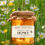 Bee Honey Label Hand gebotteld Raw Verzending<br><div class="desc">Het centrale ontwerp is voorzien van een bijenafbeelding. Geef uw persoonlijke naam, adres en beschrijving van honing een persoonlijk tintje (ruw, met de hand gebotteld, één enkele bron enz.). Neem ook het nettogewicht van de honing op. Bekeerling van het nettogewicht honing: 8 oz (227 g), 12 oz (340 g), 16...</div>