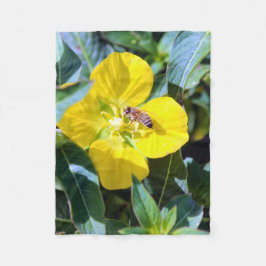 Bee-ing Productive Fleece Deken