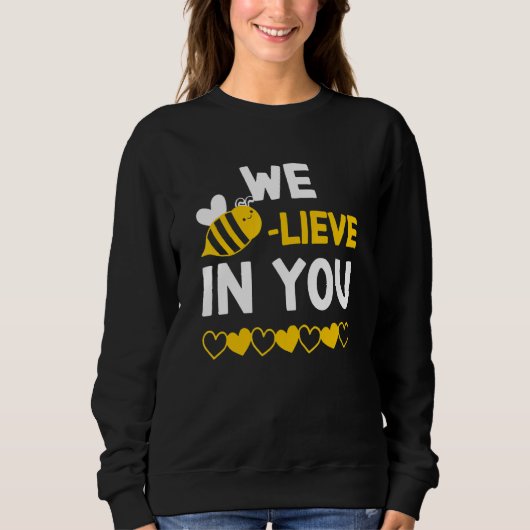 Bee lieve I Believe In You Bee Teacher Testing Day Trui (Voorkant)