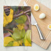 Bee LOVE Buttercup Yellow Flowers Theedoek (Quarter Fold)