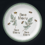 Bee Merry Christmas Evergreen Holiday Party Bord<br><div class="desc">Mis niet de kans om op te shows bij de feestvergadering van je lokale bijenteler met deze schattige borden. De boodschap "BEE MERRY" wordt herhaald op een bord met een zwaar witboek met vakantievergroenen en realistische honingbijen. Of - je kunt een gezonde honingcake bakken of vakantiekoekjes die gearomatiseerd zijn met...</div>