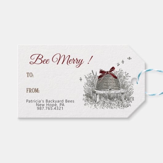 Bee Merry Skep met Rode Bow Gift Label Cadeaulabel (Voorkant (Horizontaal))