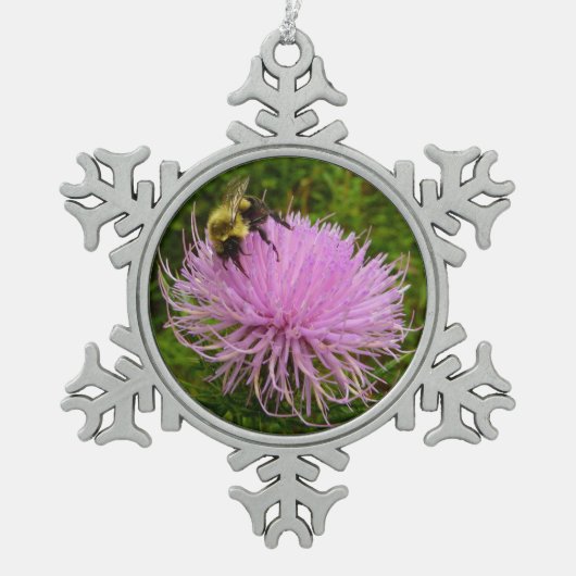 Bee on Thistle Flower Natuur Tin Sneeuwvlok Ornament (Voorkant)