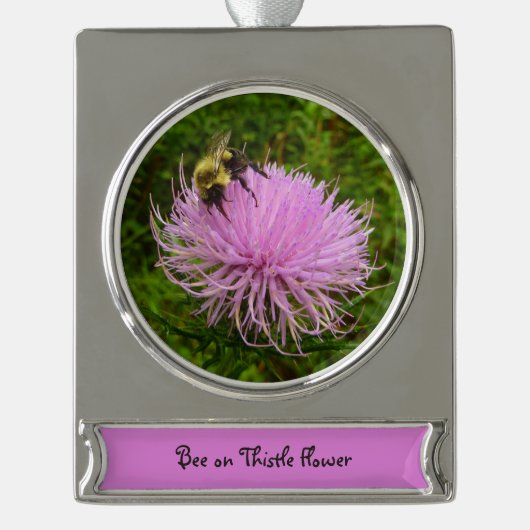Bee on Thistle Flower Natuur Verzilverd Banner Ornament (Voorkant)