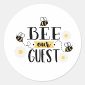 Bee onze gast ronde sticker (Voorkant)