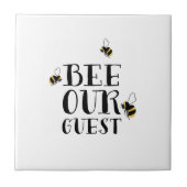 Bee onze gast tegeltje (Voorkant)