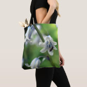 Bee op blauwe kieuwventiel Sluiten Tote Bag (Dichtbij)