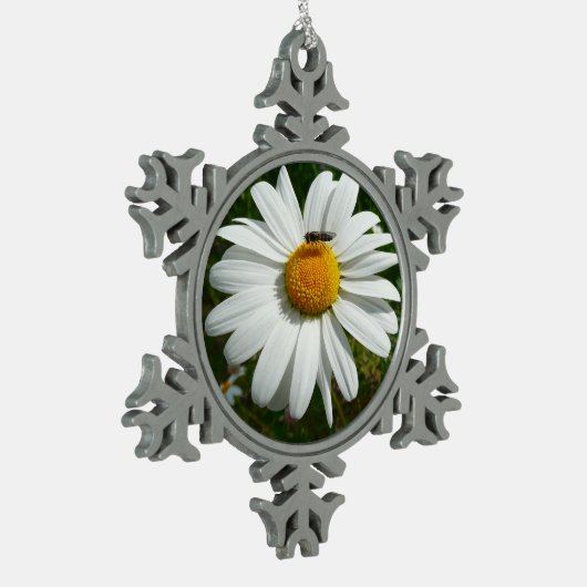 Bee op Daisy Alaskan Summer Natuur Foto Tin Sneeuwvlok Ornament (Links)
