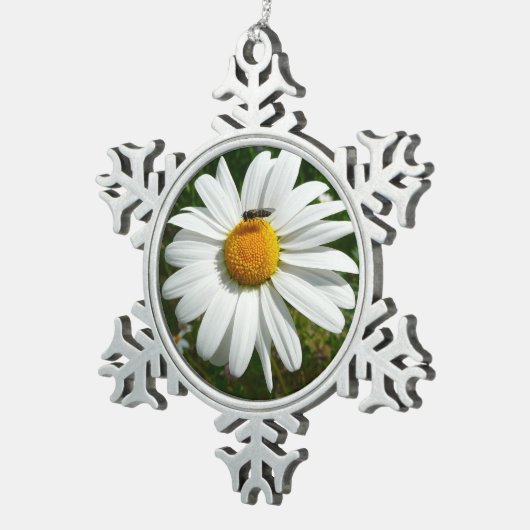 Bee op Daisy Alaskan Summer Natuur Foto Tin Sneeuwvlok Ornament (Rechts)