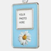 Bee op Daisy Alaskan Summer Natuur Foto Verzilverd Omlijst Ornament (Links)