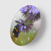 Bee op een blauw zend acryl wandklok (Hoek)