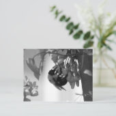 Bee op een Redbud Bloom Briefkaart (Staand voorkant)