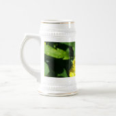 Bee op gele bloemen bierpul (Links)