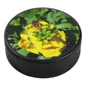 Bee op gele bloemen hockey puck (3/4)