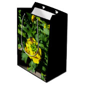 Bee op gele bloemen medium cadeauzakje (Achterkant Gekanteld)