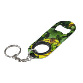 Bee op gele bloemen mini flessenopener (Voorkant Gekanteld)