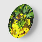 Bee op gele bloemen ronde klok (Hoek)