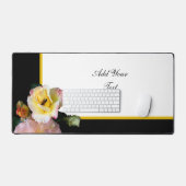 Bee op roze gele rozenbloemen bureaumat (Keyboard & Muis)