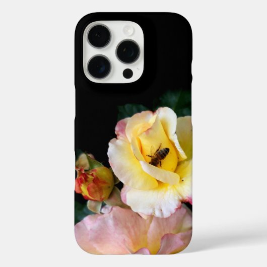 Bee op roze gele rozenbloemen Case-Mate iPhone case (Achterkant)