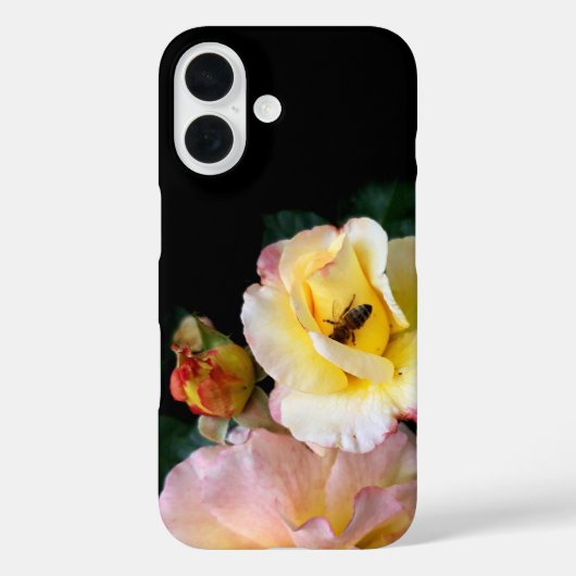 Bee op roze gele rozenbloemen Case-Mate iPhone case (Achterkant)