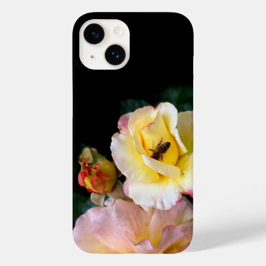 Bee op roze gele rozenbloemen Case-Mate iPhone case (Achterkant)