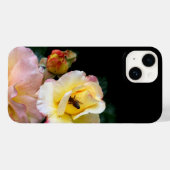 Bee op roze gele rozenbloemen Case-Mate iPhone case (Achterkant (horizontaal))
